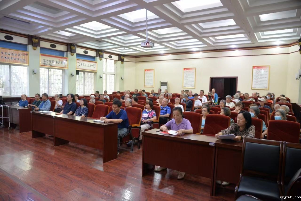 学习全会精神 凝聚银发力量——我校举办老干部党日活动